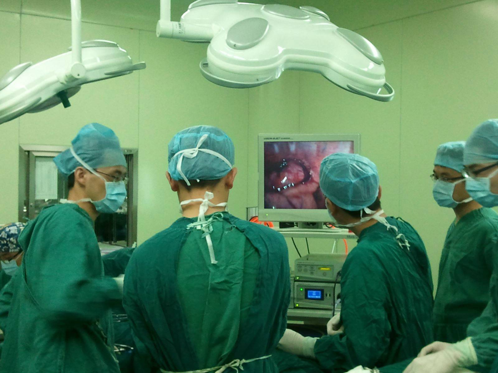 我院胸外科成功实施经剑突下入路胸腔镜下胸腺切除术 | 中山大学附属第八医院